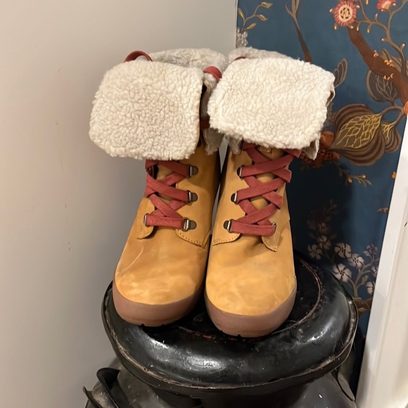 Sz 7.5 Timberland Women’s Boots - Picture 3 of 4